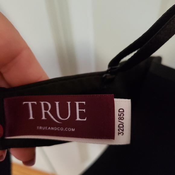 True &Co Body Convertible Underwire T-Shir - Picture 13 of 16